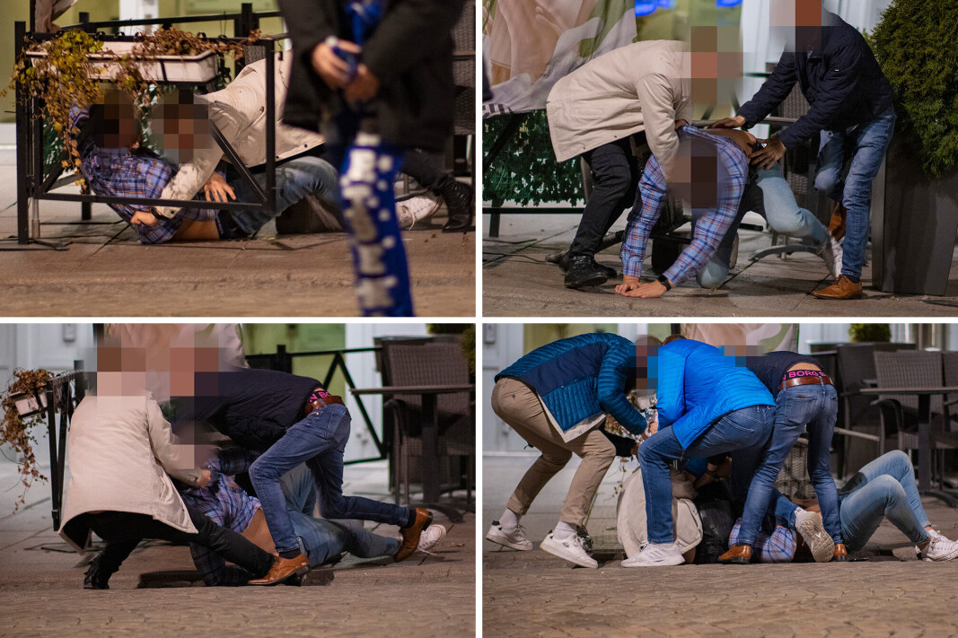 BASKETAK: Et par-tre karer i 20-30-åra barket sammen så blomsterkasser, bord og stoler føk «veggimellom» midt på Bragernes Torg rundt stengetid. BASKETAK: Et par-tre karer i 20-30-åra barket sammen så blomsterkasser, bord og stoler føk «veggimellom» midt på Bragernes Torg rundt stengetid.