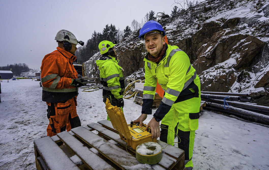 <span class=" italic" data-lab-italic_desktop="italic">Daværende samferdselsminister Jon Georg Dale fyrte av den første salven i den nye tunnelen i desember 2019.</span> <span class=" italic" data-lab-italic_desktop="italic">Daværende samferdselsminister Jon Georg Dale fyrte av den første salven i den nye tunnelen i desember 2019.</span>