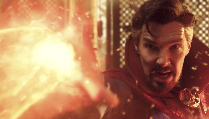 <span class=" italic" data-lab-italic_desktop="italic">Doctor Strange kaster en av sine mange trylleformler</span> <span class=" italic" data-lab-italic_desktop="italic">Doctor Strange kaster en av sine mange trylleformler</span>