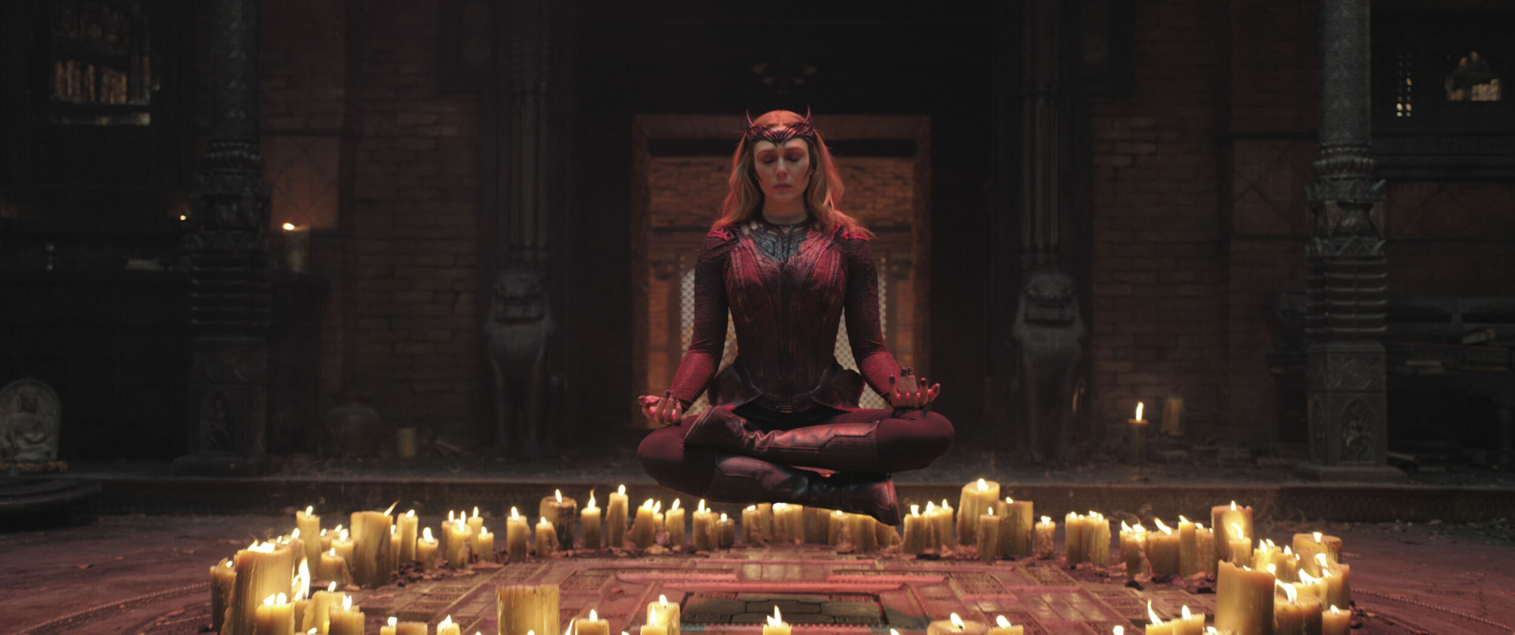 Scarlett Witch bruker sin luftige meditasjonsteknikk for å kunne finne piken med den mektige kraften
