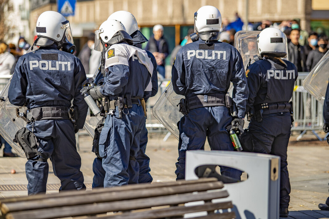 DEMONSTRASJON: Flere aktører samles under det som skal være en fredelig motmarkering for å unngå eskalering under SIAN-demonstrasjonen i Drammen lørdag. DEMONSTRASJON: Flere aktører samles under det som skal være en fredelig motmarkering for å unngå eskalering under SIAN-demonstrasjonen i Drammen lørdag.