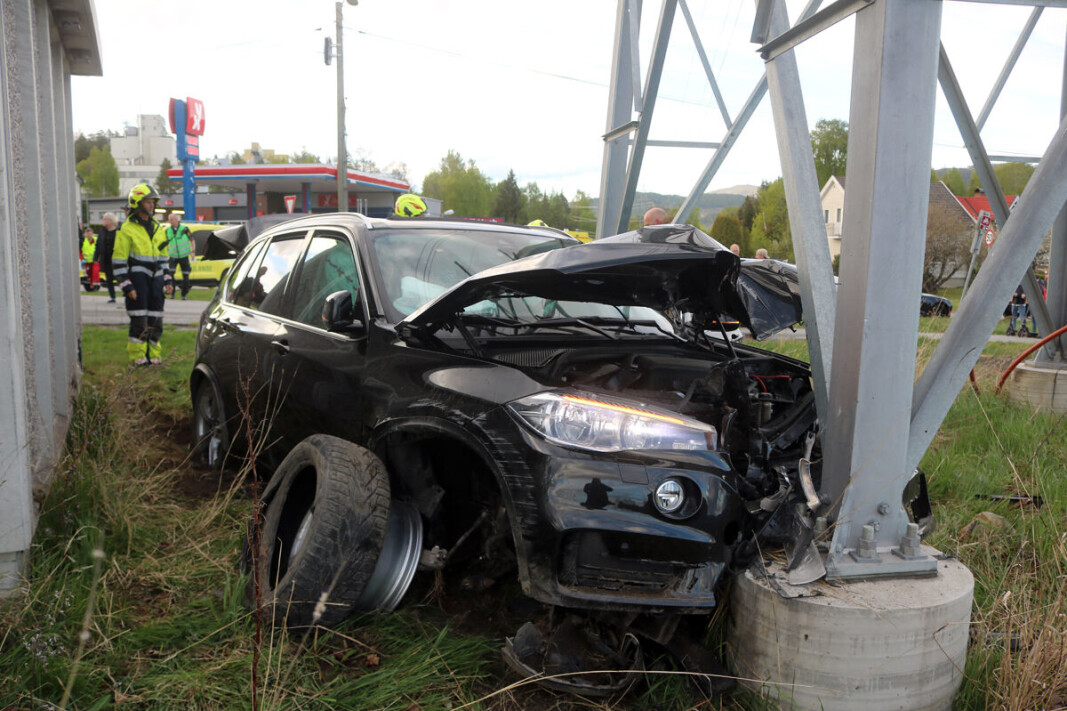 RÅKJØRTE: SUV-en må nok kondemneres etter denne ferden. RÅKJØRTE: SUV-en må nok kondemneres etter denne ferden.