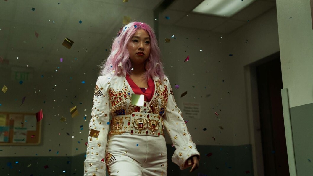 <span class=" italic" data-lab-italic_desktop="italic">Datteren Joy alter egos klesstil, inspirert av selveste kongen selv, Elvis</span> <span class=" italic" data-lab-italic_desktop="italic">Datteren Joy alter egos klesstil, inspirert av selveste kongen selv, Elvis</span>
