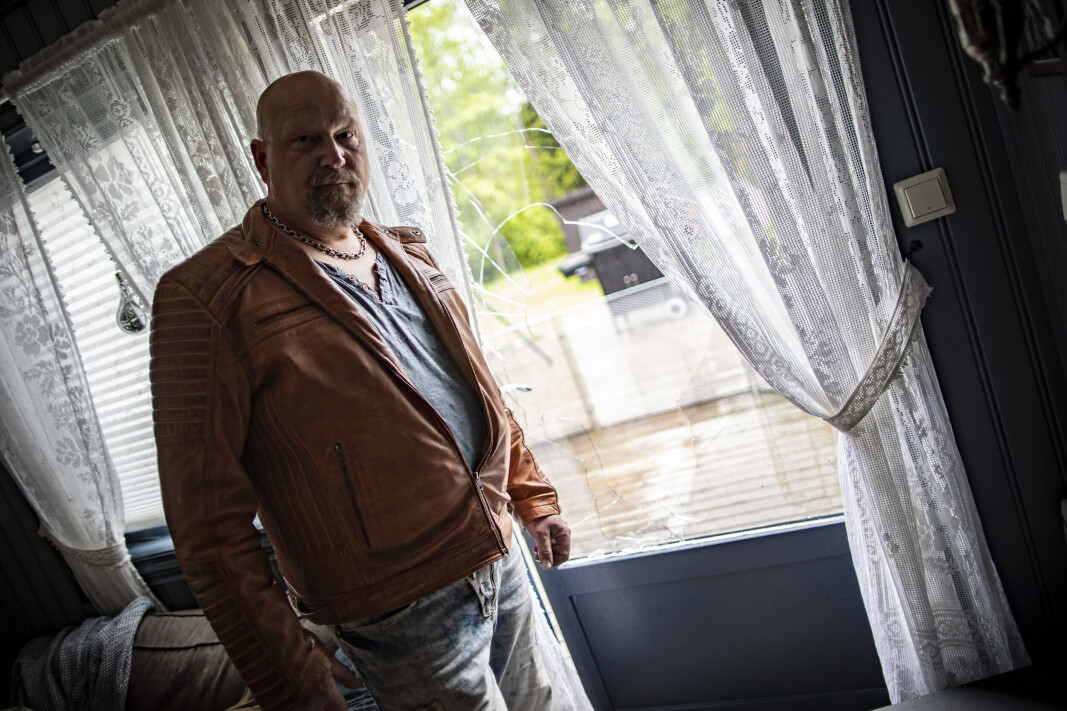 FORBANNET: Huseier Atle Eriksen forteller at det ikke er godt å si hva som hadde skjedd om han selv hadde møtt på tyvene som herjet rundt i huset hans like før han kom hjem. FORBANNET: Huseier Atle Eriksen forteller at det ikke er godt å si hva som hadde skjedd om han selv hadde møtt på tyvene som herjet rundt i huset hans like før han kom hjem.