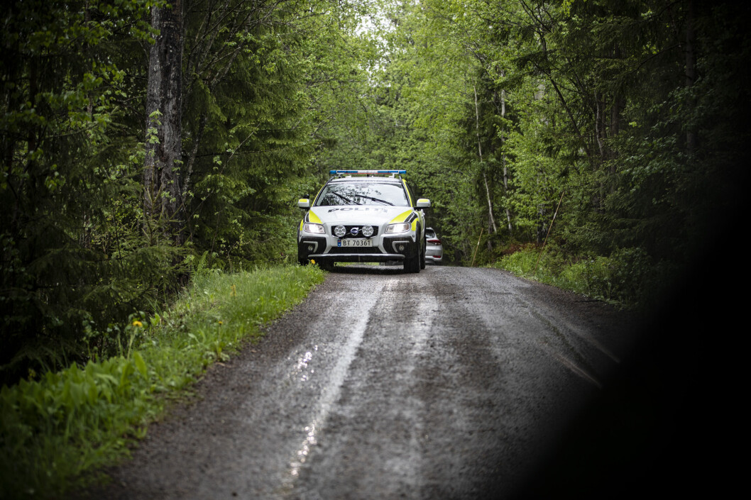 <span class=" italic" data-lab-italic_desktop="italic"><span class=" font-weight-bold" data-lab-font_weight_desktop="font-weight-bold">RESULTATLØS JAKT: </span>Politiet søkte et par timer i nærområdet etter tyvene.</span> <span class=" italic" data-lab-italic_desktop="italic"><span class=" font-weight-bold" data-lab-font_weight_desktop="font-weight-bold">RESULTATLØS JAKT: </span>Politiet søkte et par timer i nærområdet etter tyvene.</span>