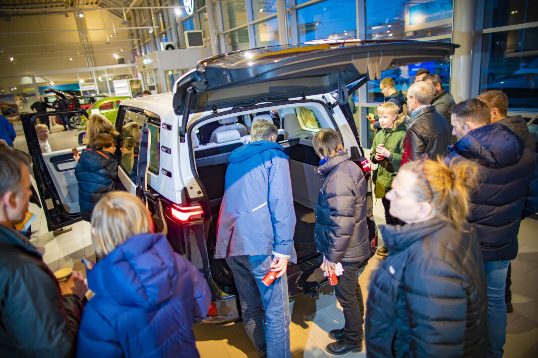 STOR INTERESSE: Mandag åpnet Albjerk Bil Lier forhåndssalget av ID. Buzz og ID. Buzz Cargo. Her fra førpremieren i mars. STOR INTERESSE: Mandag åpnet Albjerk Bil Lier forhåndssalget av ID. Buzz og ID. Buzz Cargo. Her fra førpremieren i mars.