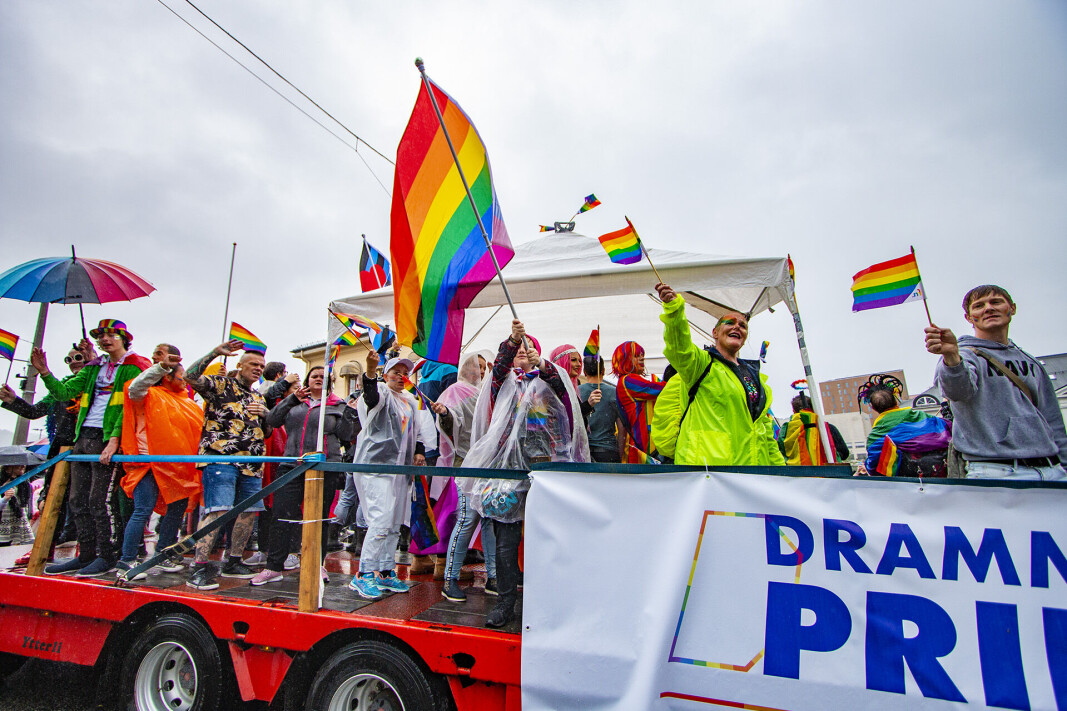 2019: Det er tre år siden forrige gang det ble arrangert pride-marsj gjennom Drammen, som forøvrig også var byens første. 2019: Det er tre år siden forrige gang det ble arrangert pride-marsj gjennom Drammen, som forøvrig også var byens første.