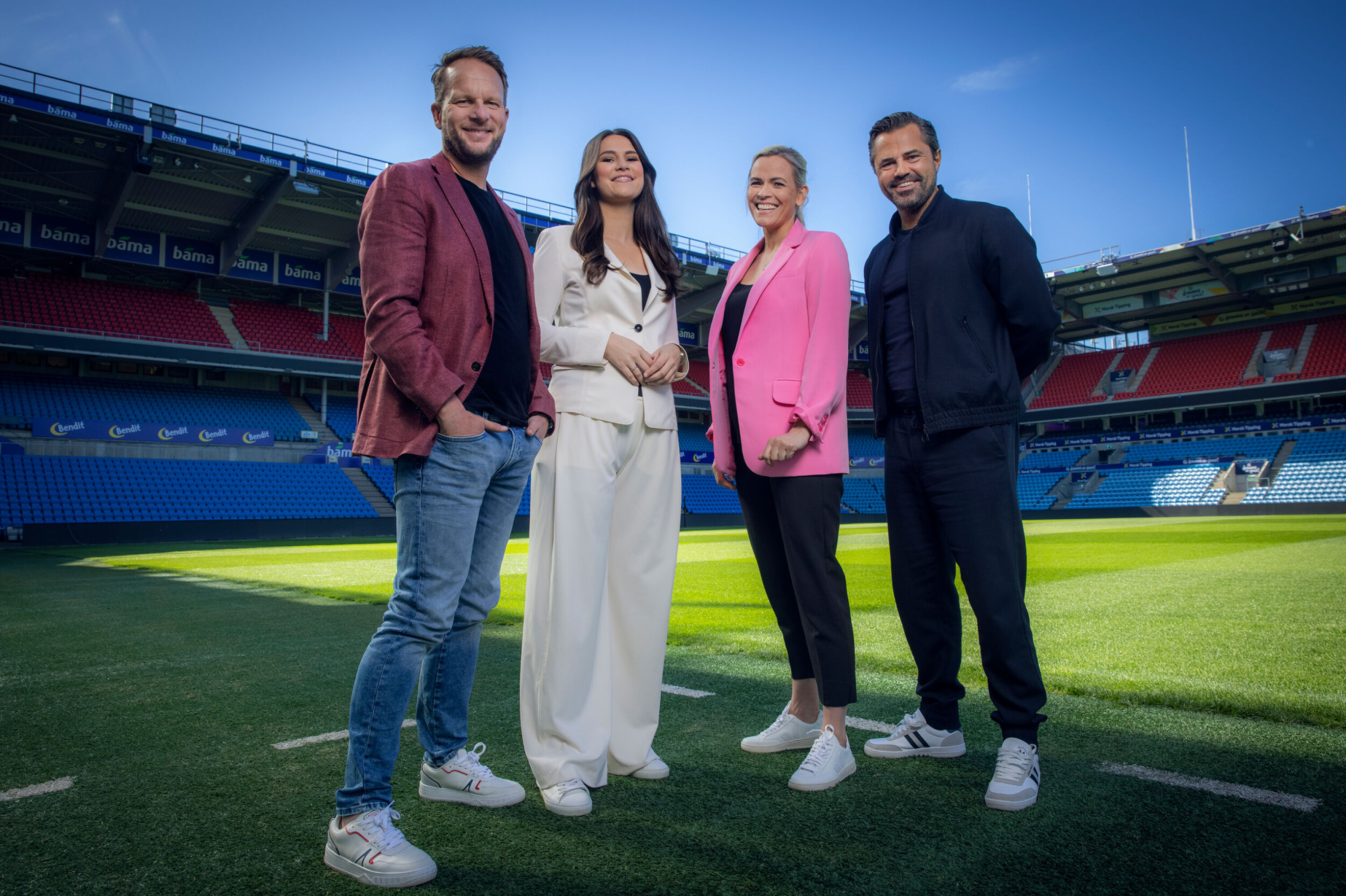 Andreas Hagen, Ingrid Halstensen, Carina Olset og Jan-Henrik Børslid er noen av profilene som skal jobbe med fotball-EM for NRK og TV 2. Foto: Julia Marie Naglestad/NRK/TV 2