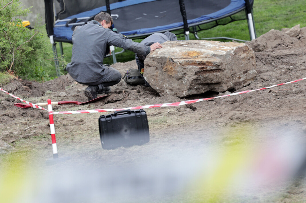 Naboene i Mikkelsveien i Krokstadelva fikk litt spenning i hverdagen etter at man fryktet ustabil dynamitt tett på bebyggelsen. Naboene i Mikkelsveien i Krokstadelva fikk litt spenning i hverdagen etter at man fryktet ustabil dynamitt tett på bebyggelsen.