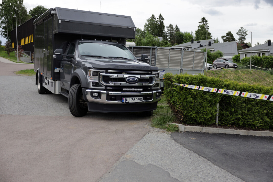 <span class=" italic" data-lab-italic_desktop="italic"><span class=" font-weight-bold" data-lab-font_weight_desktop="font-weight-bold">SPERRET AV:</span> Her er bombegruppa på plass og området sperret av.</span> <span class=" italic" data-lab-italic_desktop="italic"><span class=" font-weight-bold" data-lab-font_weight_desktop="font-weight-bold">SPERRET AV:</span> Her er bombegruppa på plass og området sperret av.</span>