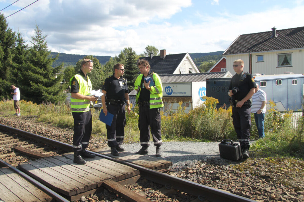 I august 2012 var ei 13 år gammel jente bare sekundet unna fra å bli truffet av toget ved en usikret overgang ved Mjøndalen. Toget traff sykkelen hennes, men jenta var uskadet. I august 2012 var ei 13 år gammel jente bare sekundet unna fra å bli truffet av toget ved en usikret overgang ved Mjøndalen. Toget traff sykkelen hennes, men jenta var uskadet.