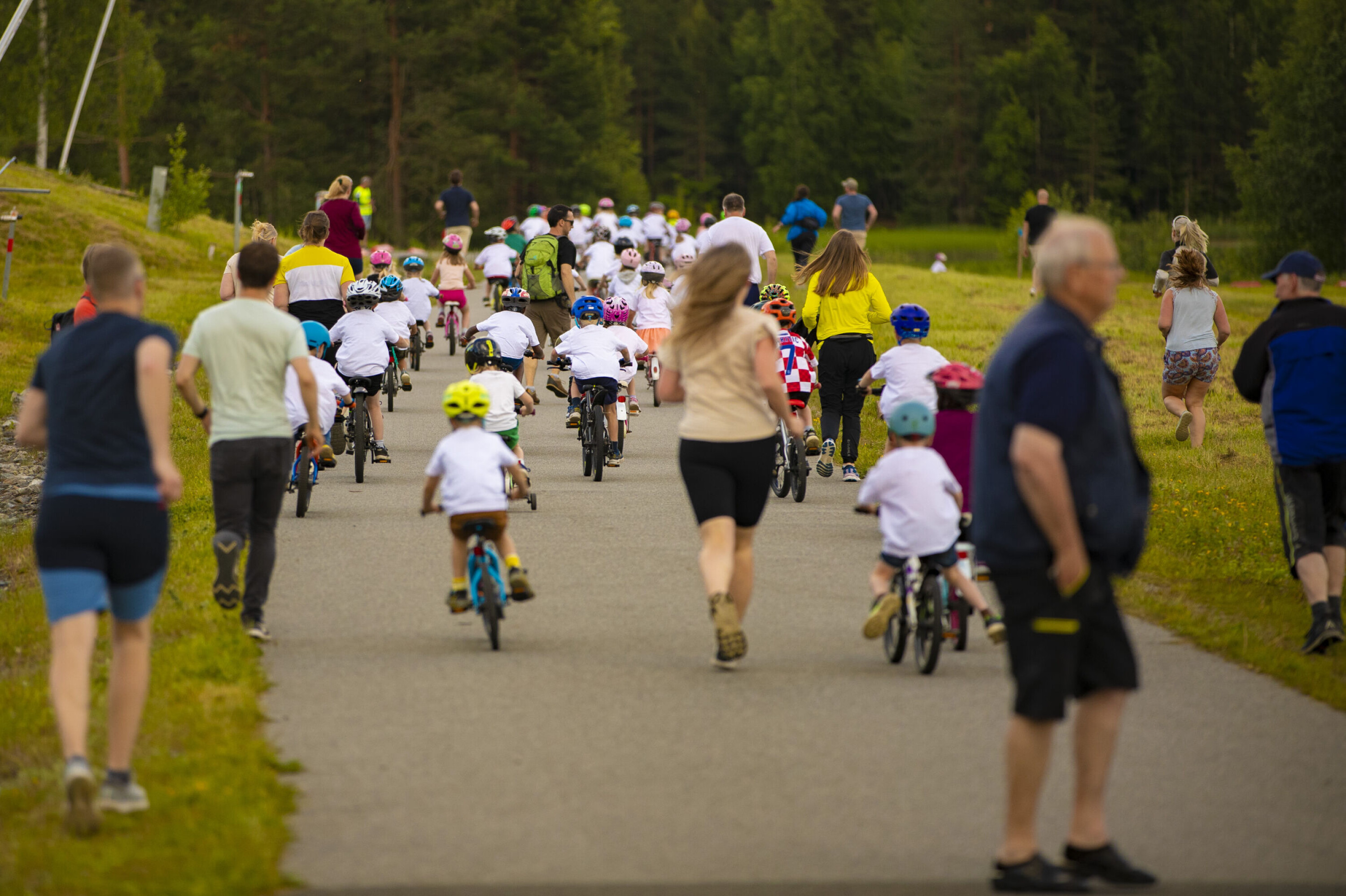 Hundrevis av barn på sykkelfest på Konnerud