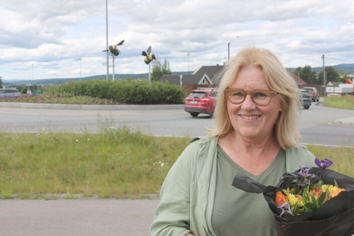 <span class=" italic" data-lab-italic_desktop="italic">Elena Engelsen var spent på hvordan humlene hennes ville bli seende ut i rundkjøringen og var veldig fornøyd med resultatet.</span> <span class=" italic" data-lab-italic_desktop="italic">Elena Engelsen var spent på hvordan humlene hennes ville bli seende ut i rundkjøringen og var veldig fornøyd med resultatet.</span>