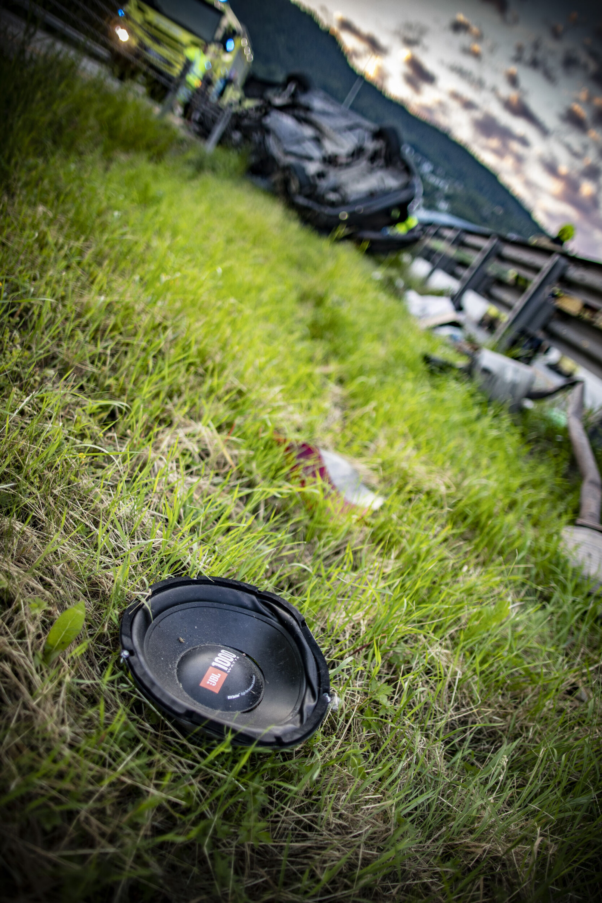 Totalvrak etter fylle-krasj på E18 - passasjer fastklemt