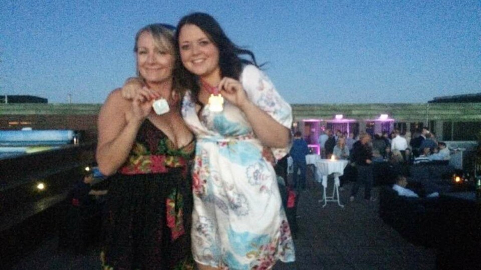 GOD SOM GULL: Lene Martinsen (t.h.) og hennes makker Helle Eileen Aspelund vant NM i fallskjermhopping lørdag
