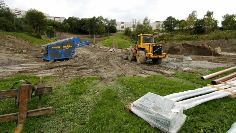 BYGGEPLASS: Her i «Dumpa» pågår det i disse dager et omfattende forarbeid for å kunne bygge den nye aktivitetsparken til åtte millioner kroner.