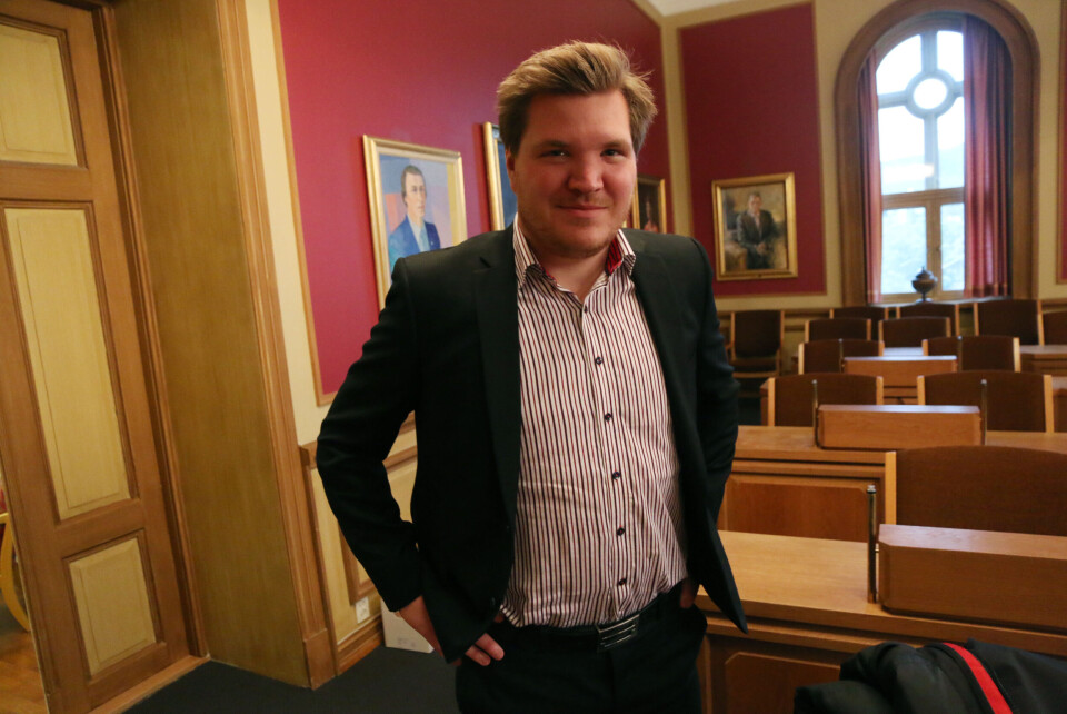 - Jeg mener det er viktig at man får til en god folkevalgtopplæring da den var mangelfull sist, og hvis dette kan være et tiltak som er med på å bidra til enda bedre opplæring for de folkevalgte, som er en kommunal oppgave, så mener jeg det er viktig, sier han til DRM24.noVIKTIG MED OPPLÆRING: Nyvalgt leder av kontrollutvalget Eivind Knudsen (AP) mener det er riktig å sende bystyrepolitikerne på tur til Holmsbu Spa & Resort.FOTO: VEGARD M. AAS / DRM24