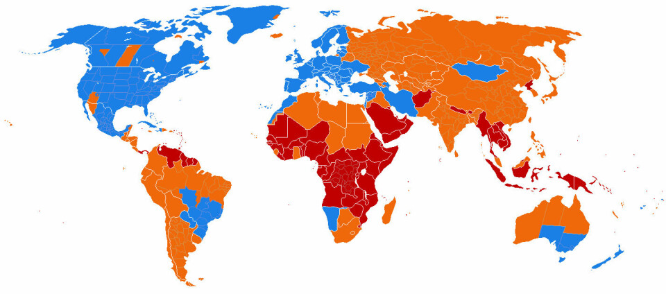 DISSE HAR SOMMERTID: De blå regionene har sommertid i dag, de oransje har hatt det tidligere, mens de røde aldri har hatt sommertid. (KILDE: WIKIPEDIA)