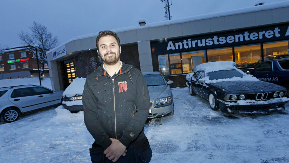 FLYTTER: Daglig leder Daniel Bertnsen forteller at Antirustsenteret har gjort det bra på Konnerud, men er tvunget til å flytte. I løpet av kort tid åpner de i nye lokaler på Holmen hvor de blir naboer med Bulkfix.