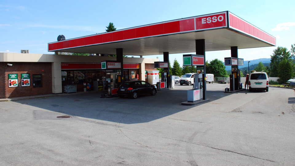 GAMMEL BENSINSTASJON BLIR NY MATBUTIKK: Slik så Esso ut før siste åpningsdag 20. juli 2009. De siste seks årene har Antirustsenteret drevet stedet.FOTO: RUNE A. KARLSEN