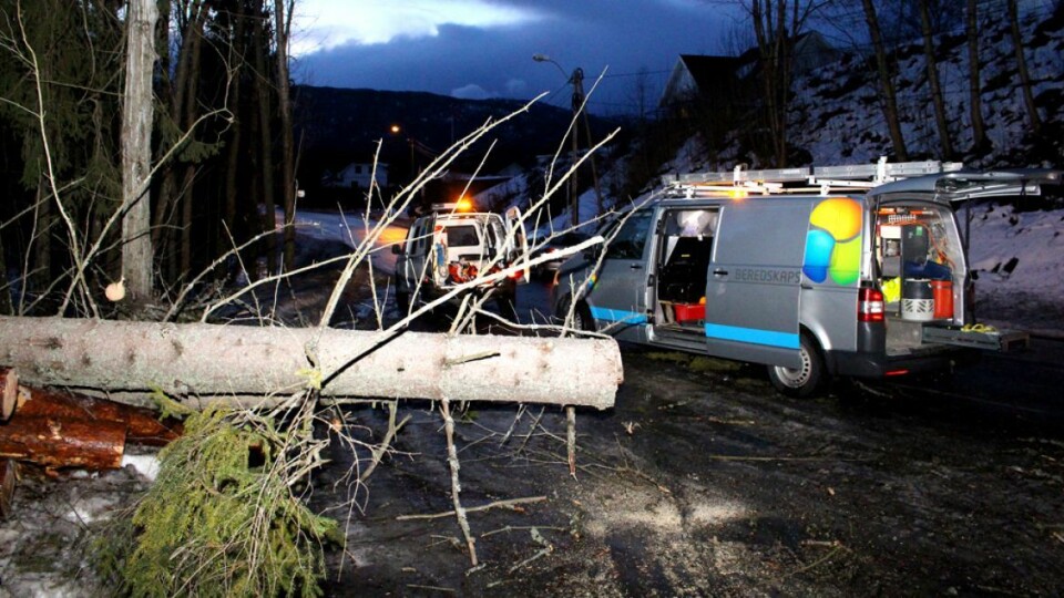 Uværet: Trefall sperret veiene flere steder
