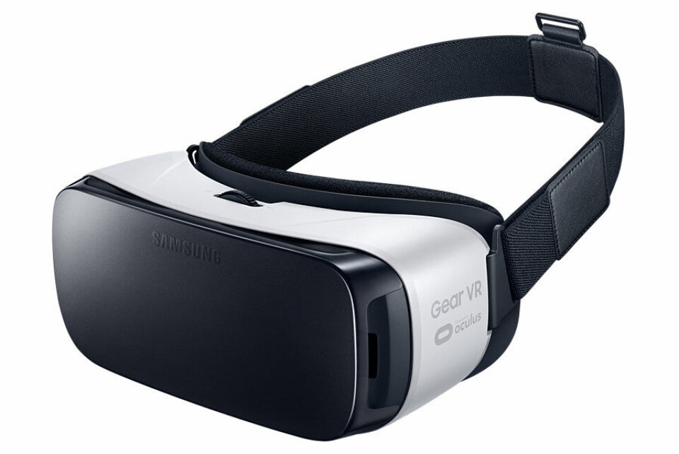 Gear VR må benyttes med en Samsung smarttelefon (S6 eller S7), og koster rundt 1.300 kroner å kjøpe løst, men kan også kjøpes med Samsung S7.Sony PlayStation VR
