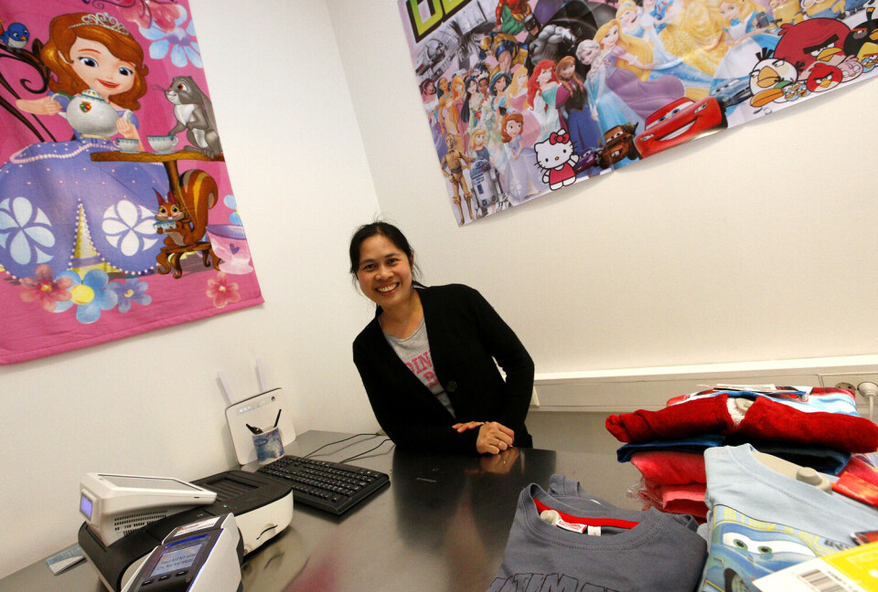 Han driver butikken sammen med kona Priscilla, som begge foreløpig har Disney-geskjeften som en bijobb ved siden av annet arbeid.