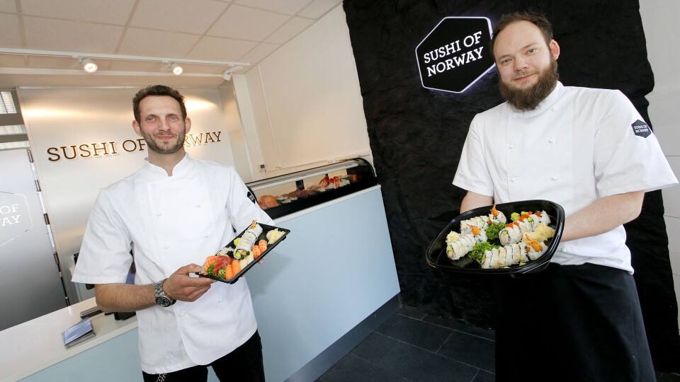 GAMLE KOLLEGER: Nicolai Nilsen og kokkekollega Henrik Nilsson har jobbet sammen i ti år. Når leverer de norskinspirert sushi i Drammen.