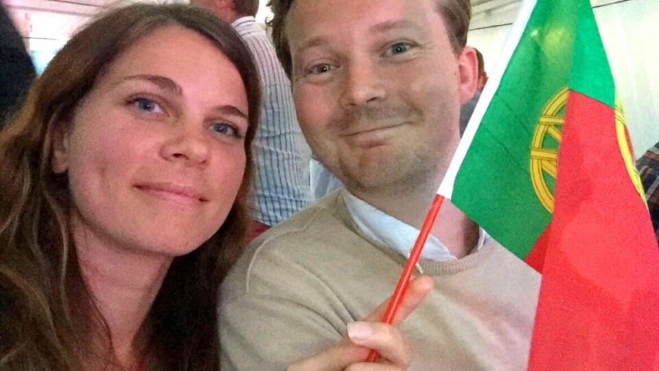 PORTUGAL-JUBEL: Tine Sem Røren fra Hokksund så finalen mellom Portugal og Frankrike på Kontraskjæret i Oslo sammen med kameraten Sverre Skarra fra Vestfossen søndag kveld.