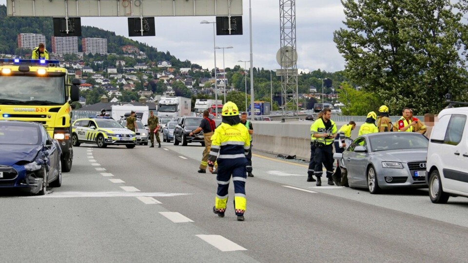 STORKOLLISJON: Tre biler og en motorsykkel var involvert i krasjen.