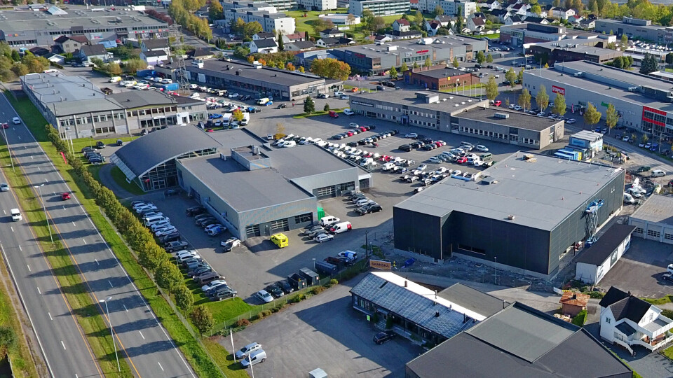 ALBJERK-TOMTA: Bygningen til høyre blir dedikert for Skoda, og skal stå ferdig til våren.