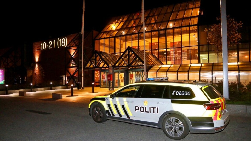 RANET: Tre maskerte menn tok seg inn i senteret da ansatte skulle stenge for kvelden.