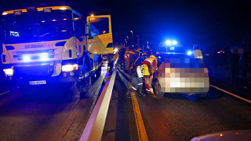 Klokken 22.05 opplyste politiet at strekningen ble gjenåpnet for normal trafikk etter at ulykkeskommisjonen fra Statens veivesen har vært på stedet og gjennomført undersøkelser sammen med politiet.Den omkomne mannen er en lokal mann på 49 år fra Mjøndalen. Pårørende er varslet.