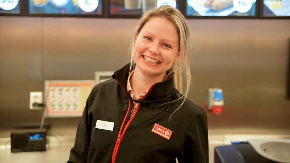 HEMMELIGHETEN ER HARDT ARBEID. – Du må du ikke være redd for å ta i et tak selv, enten det er et toalett som må vaskes eller en kaffemaskin som trenger en rens, sier Circle K-talent Ida Burud.