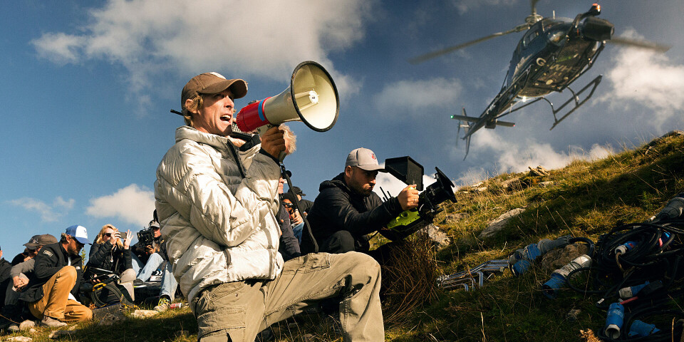 Her kun Michael Bay som i kjent stil kommanderer et helikopter med en megafon