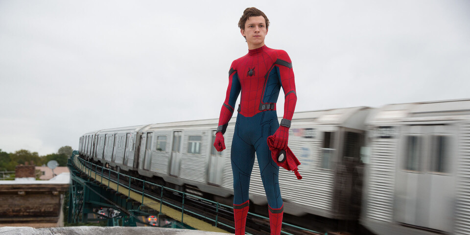Tom Holland som Spider-Man tar en pust innimellom alle heltedådene
