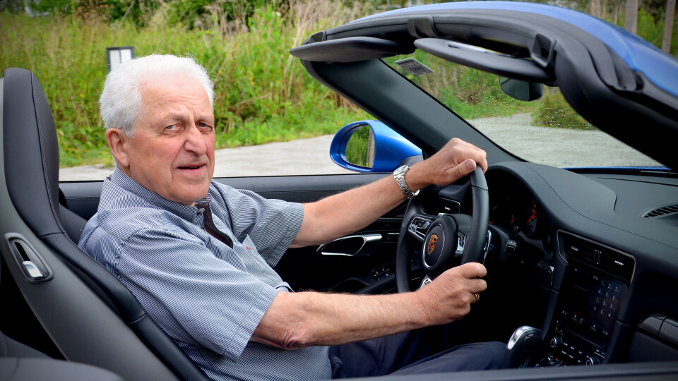 I TYSKLAND: Frank Williksen i ukens testobjekt; siste utgave Porsche 911 Carrera S Cabriolet.