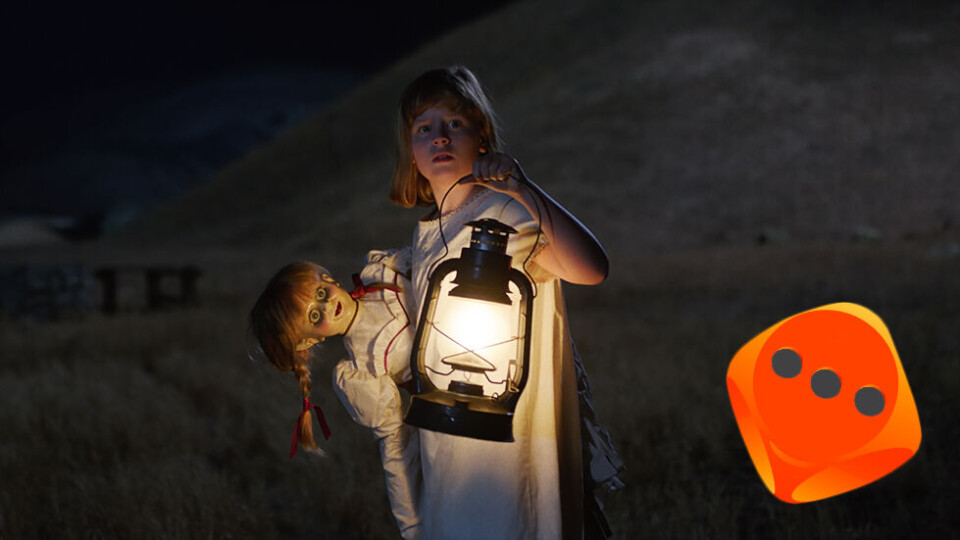 Lulu Wilson spiller Linda, her sammen med dukken Annabelle
