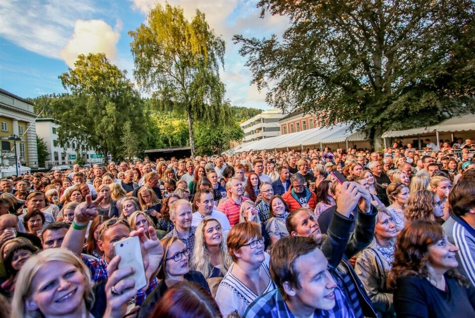 MYE FOLK: Konsertene på Gamle Kirkeplass trekker inntil 10.000 mennesker.