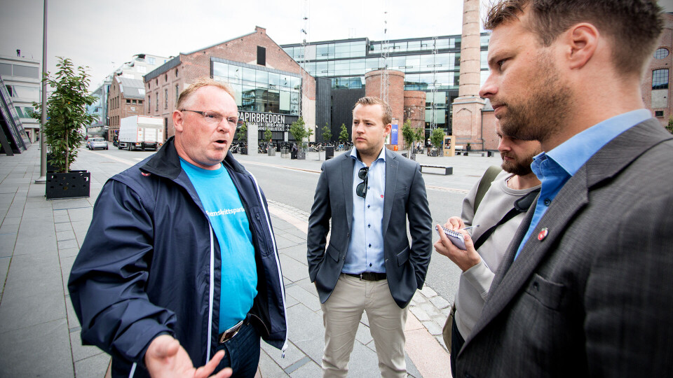 VIL STILLE KRAV: Per Sandberg, Lavrans Kierulf og Jon Helgheim og vil sette flere krav til kommunale tjenester og ytelser. Frp-nestlederen lot seg imponere over lokale suksesshistorier fra Drammen.