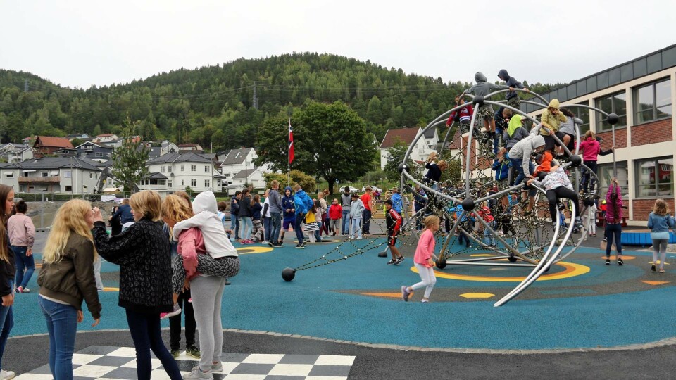 ÅPNING: Den nye lekeparken på Øren skole er allerede godt brukt. I dag ble den offisielt åpnet.