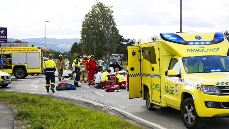 Bil og MC i frontkollisjon - mann alvorlig skadd