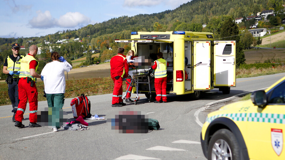 Bil og MC i frontkollisjon - mann alvorlig skadd