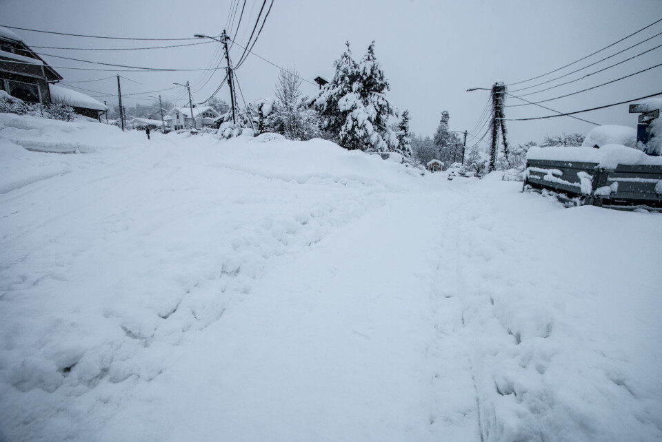 VANSKELIG: Med 40-50 centimeter snø i veien skal man ha god bakkeklaring for å ta seg frem, her fra Åskollen midt på dagen tirsdag.