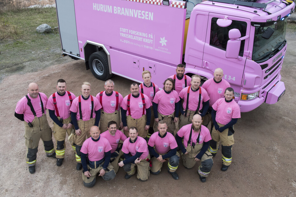 Brannvesenet i Hurum fortsetter å kjøre rosa for kreftsaken