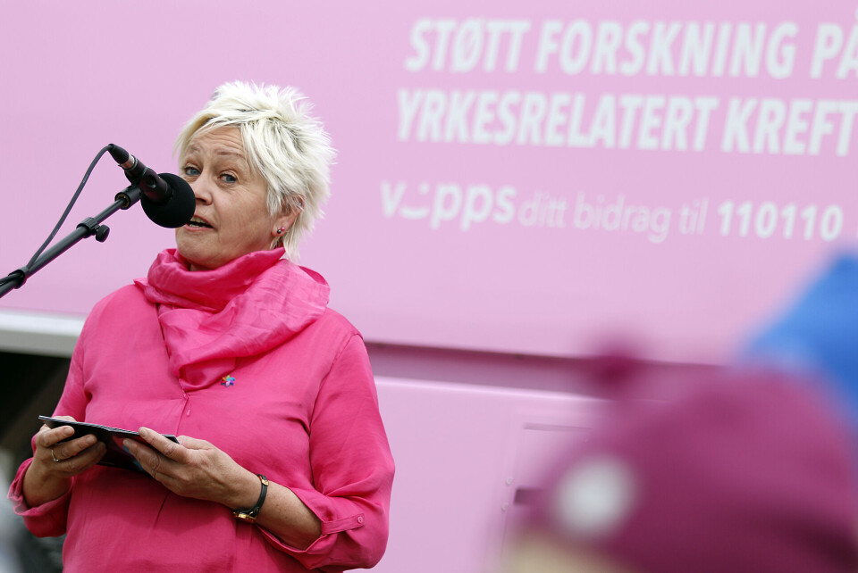 UNIKT PROSJEKT: Anne Lise Ryel skrøt av initiativet da brannbilen ble overrakt Hurum brannvesen i fjor. (ARKIVFOTO: ALEXANDER JANSEN / DRM24)