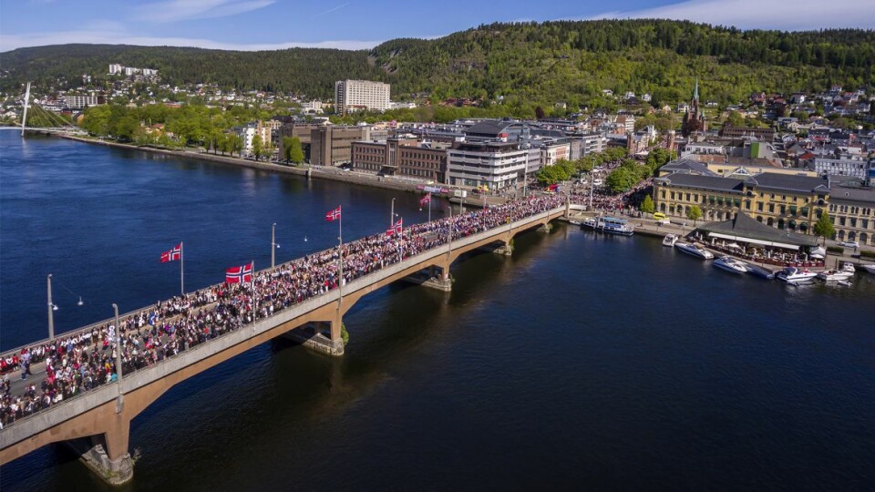FINT VÆR FOR RUSSETOG: Meteorologene melder regn frem til klokken 13. (FOTO: NILS J. MAUDAL / DRM24)