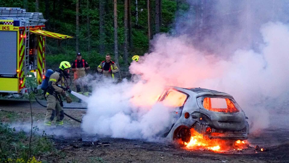 FULL FYR: Bilen var overtent da nødetatene ankom.