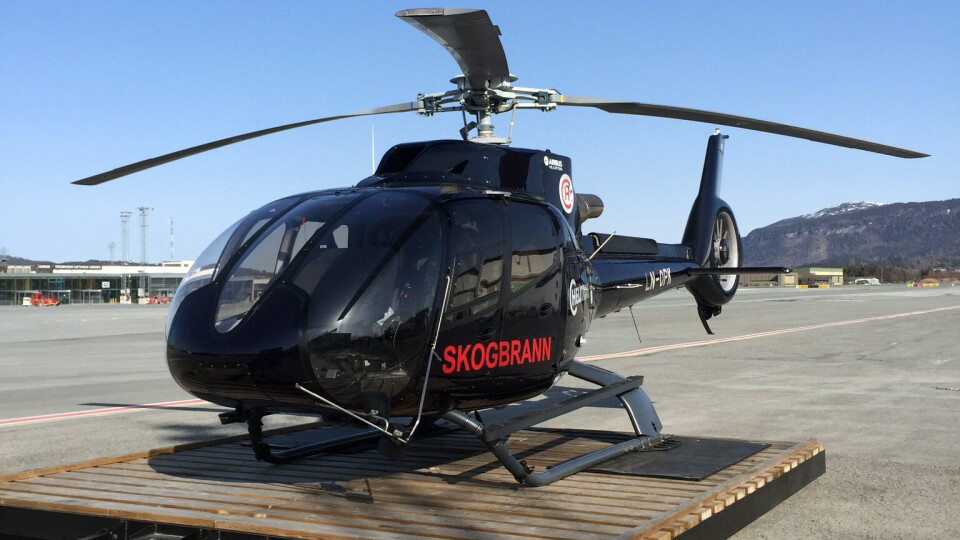 BETJENER VESTFOLD OG BUSKERUD: Skogbrannhelikopteret på Torp av typen Airbus H130T2 er helt nytt.