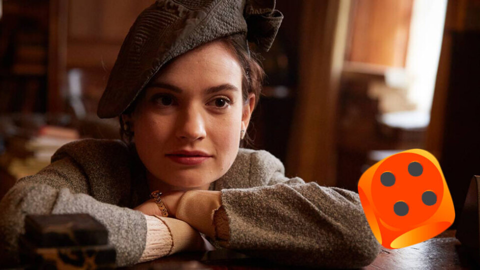 LILY JAMES: En ung kvinnelig forfatter drar til den lille øya Guernsey i den Engelske kanal, og får en livsforandrende opplevelse